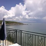 Lazuren Bryag 2 2* Tjernomorets