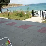 Lazuren Bryag 2
