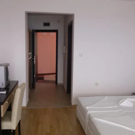 Lazuren Bryag 2