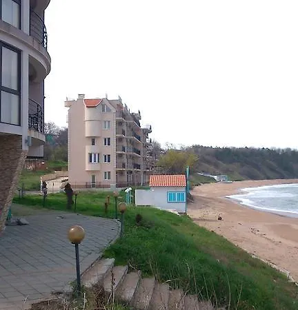 Guest house Lazuren Bryag 2