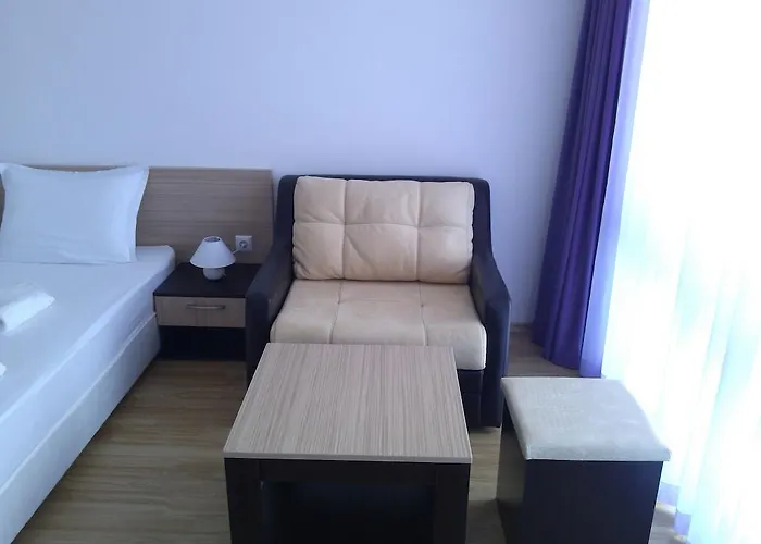 Πανσιόν Lazuren Bryag 2