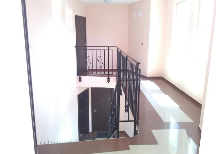 Lazuren Bryag 2 Πανσιόν Τσερνομόρετς