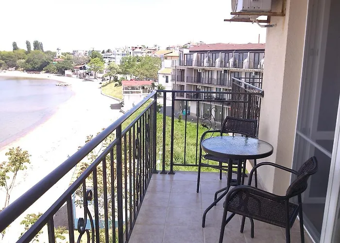 Lazuren Bryag 2 Τσερνομόρετς