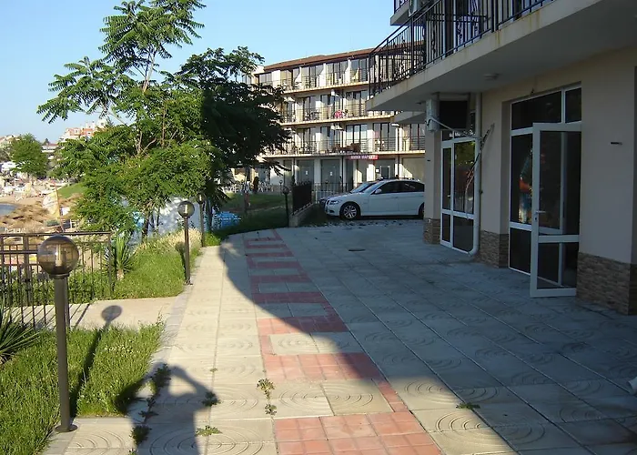 Πανσιόν Lazuren Bryag 2