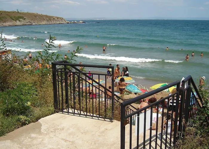 Πανσιόν Lazuren Bryag 2