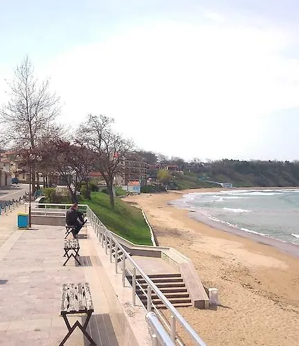 Πανσιόν Lazuren Bryag 2 2*