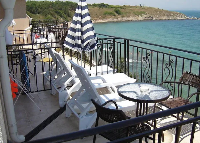 Πανσιόν Lazuren Bryag 2 2*