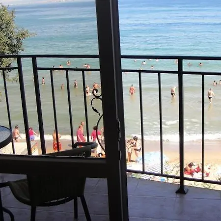 Lazuren Bryag 2 Guest house