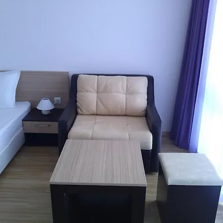 Guest house Lazuren Bryag 2