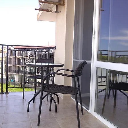 Guest house Lazuren Bryag 2 2*