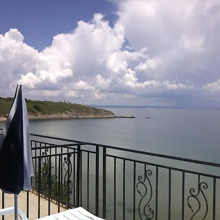 Lazuren Bryag 2 2* Chernomorets