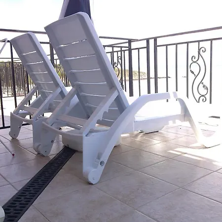 Lazuren Bryag 2 Konukevi