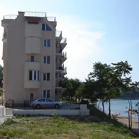 Lazuren Bryag 2
