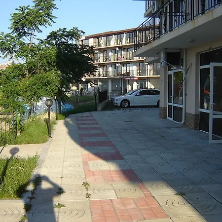 Guest house Lazuren Bryag 2