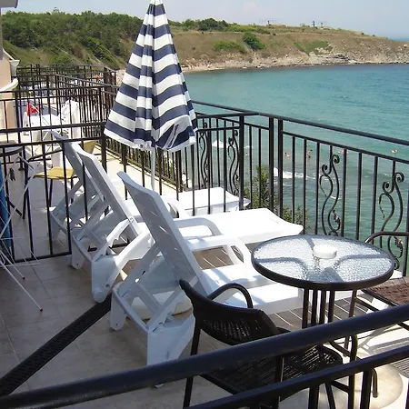 Guest house Lazuren Bryag 2 2*