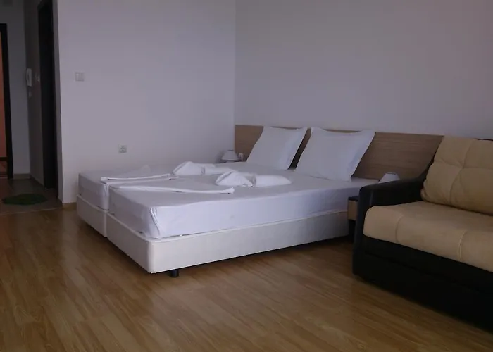 Lazuren Bryag 2 Гостевой дом Черноморец