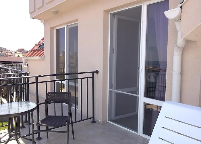 Lazuren Bryag 2 Черноморец