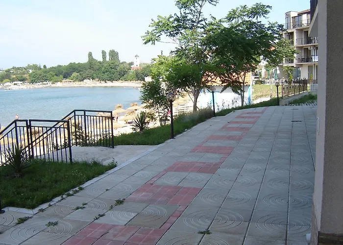 Lazuren Bryag 2 Черноморец